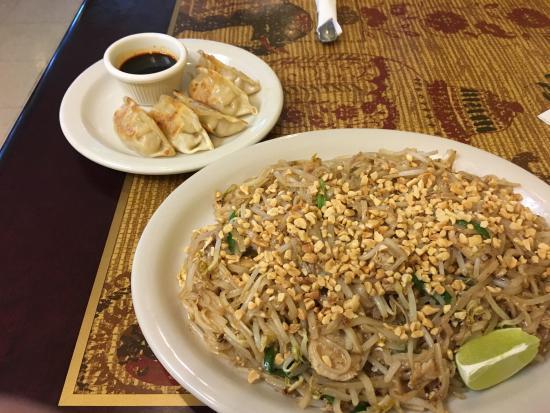 Baitong Oriental and Thai Food